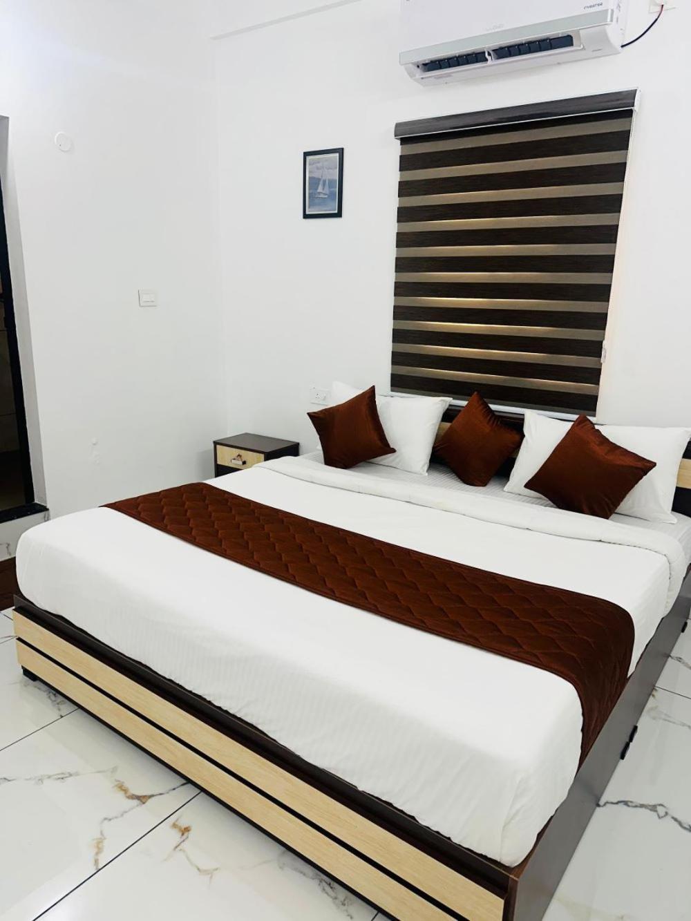 Hotel Gold Suite, Kakkanad Kochi Exterior photo